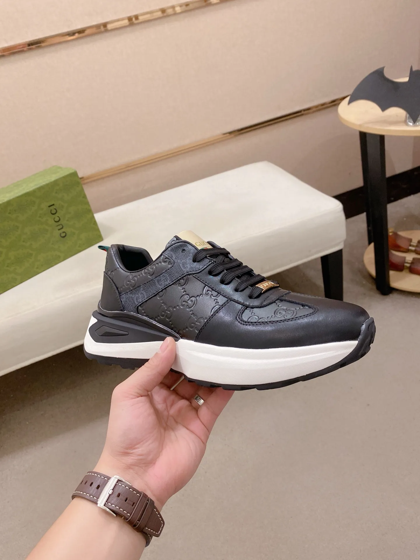 Factory price 442 men's shoes 💰New GUCCI (Gucci) counters are on the market at the same time, new men's shoes, 😘fabrics are selected imported cowhide, lining: sheepskin lining. 👍🏿 High-end ☄️ air-cushion molded anti-slip rubber outsole, exquisite lines, simple and elegant, comfortable and high-end for leisure travel. Code number: 38 to 44 (45 can be customized and cannot be returned or exchanged)